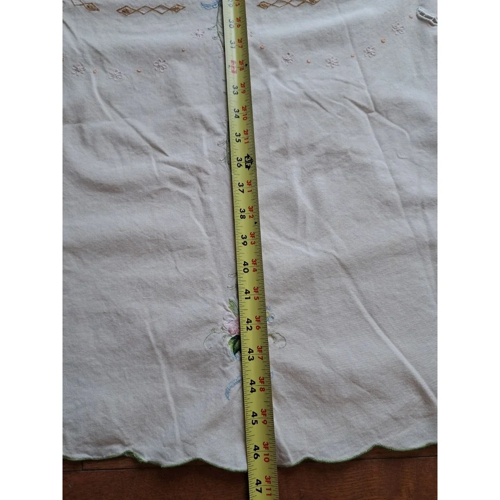 VTG Cotton Ivory Embroidered Oval Tablecloth 92 X 61 Inches